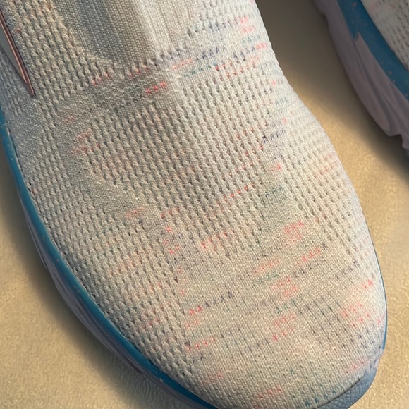 Avia easy on/off flexible light weight slip on. White/pink/teal. NWT Size 11 - Picture 3 of 7